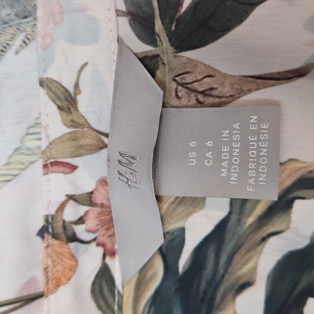 H&M Women's Tropical Print Blouse Size 6 Long Sleeve Button Up - Picture 3 of 12